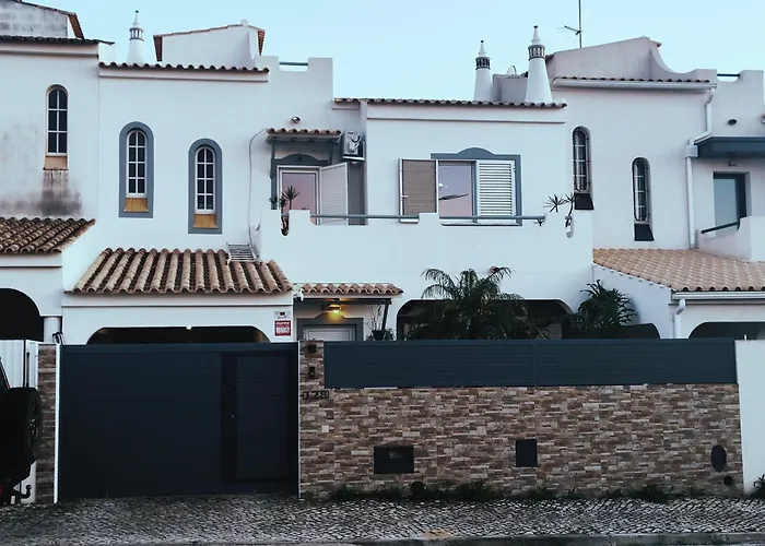 Casa de Férias Casa 4 Quartos Espaçosa, Vista Mar A 500mts Da *
