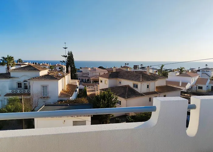 Casa 4 Quartos Espaçosa, Vista Mar A 500mts Da Guia (Faro)