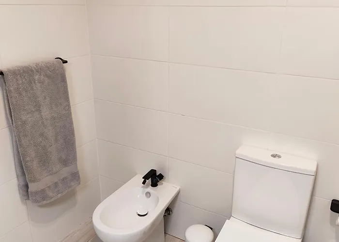 Casa de Férias Casa 4 Quartos Espaçosa, Vista Mar A 500mts Da Guia (Faro)