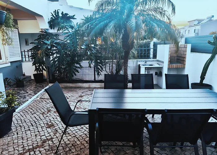 Casa 4 Quartos Espaçosa, Vista Mar A 500mts Da * Guia (Faro)