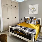 Casa 4 Quartos Espacosa, Vista Mar A 500mts Da Guia (Faro)