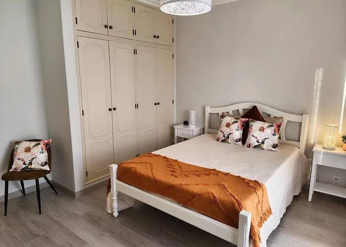Casa 4 Quartos Espaçosa, Vista Mar A 500mts Da Guia (Faro)