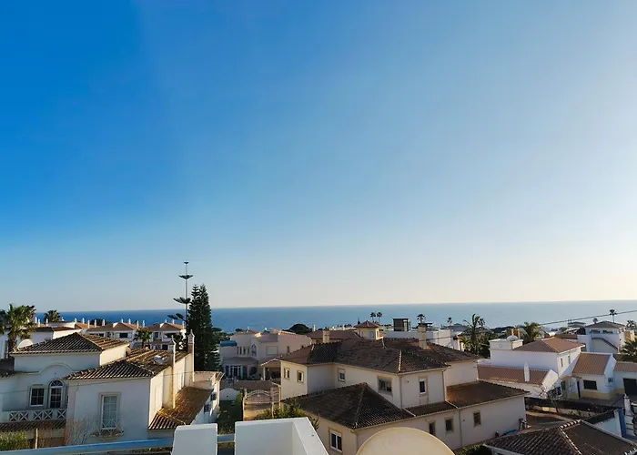 Casa 4 Quartos Espaçosa, Vista Mar A 500mts Da * Guia (Faro)