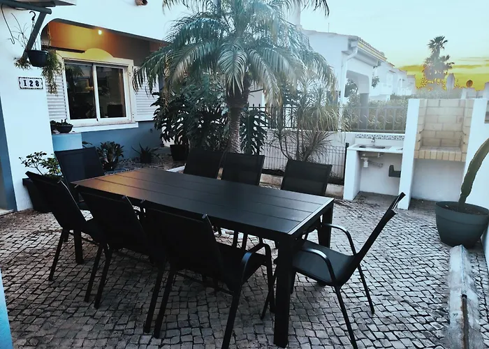 Casa 4 Quartos Espaçosa, Vista Mar A 500mts Da * Guia (Faro)