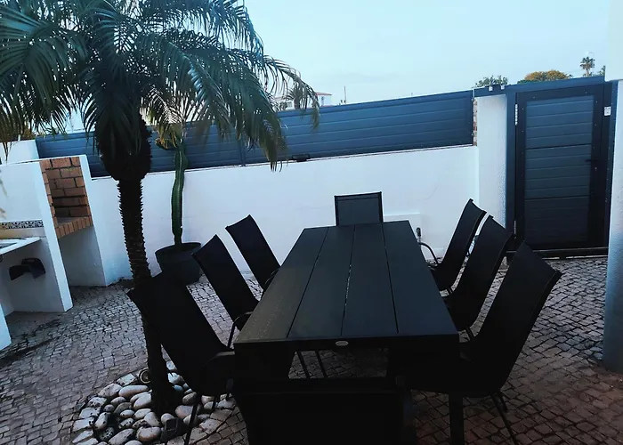 Hébergement de vacances Casa 4 Quartos Espaçosa, Vista Mar A 500mts Da Guia (Faro)