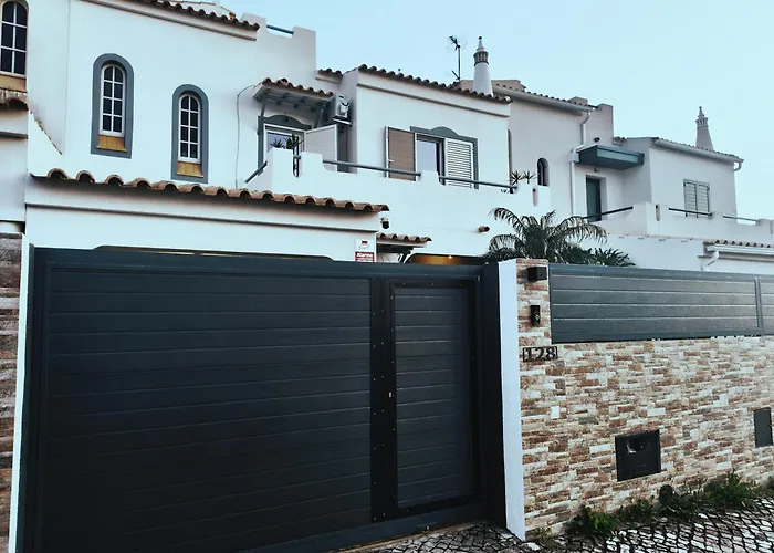 Hébergement de vacances Casa 4 Quartos Espaçosa, Vista Mar A 500mts Da